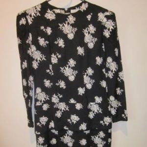 Women's Karin Steven Black w/White Floral Print Size 4